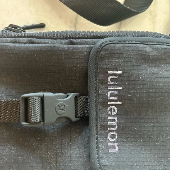 Lululemon Belt Bag in Black - Picture 2 of 6